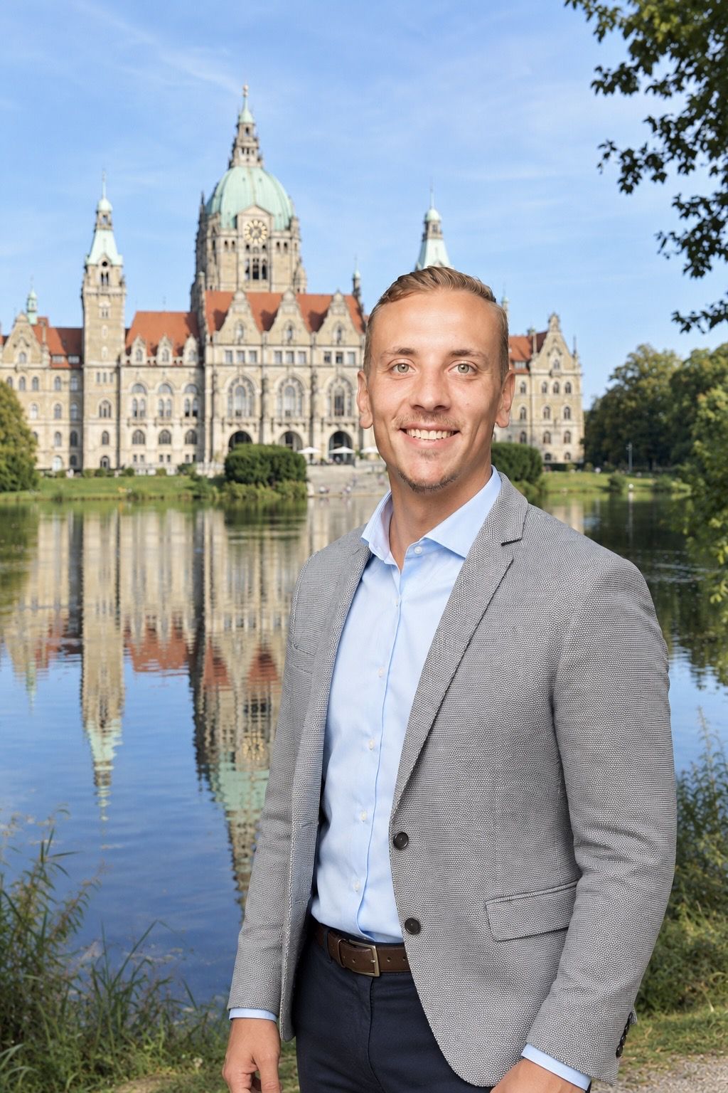 Marcel Hetmanek am Maschteich vor dem Neuen Rathaus Hannover